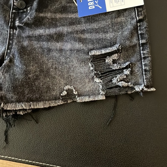 Black Acid Wash Distressed Shorts- High Rise
Button fly, stretch.
Brand: YMI - Picture 5 of 7